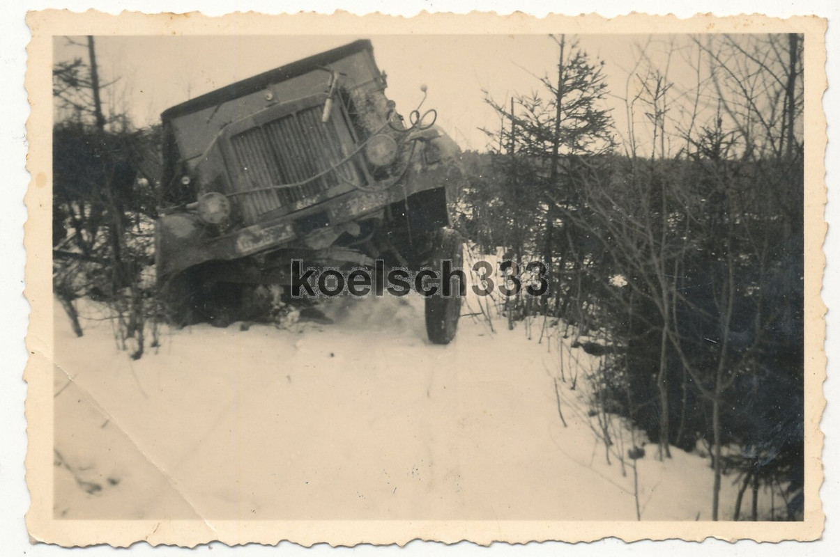 Foto Panzer Halbkette der Wehrmacht im schwierigen Gelände an der Ostfront .. (4)