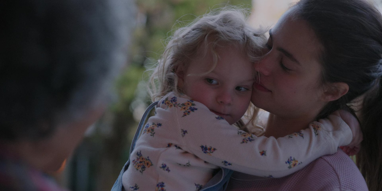 Maid 2021 Season 1 S01 1080p NF WEB DL x265 HEVC 10bit EAC3 5 1 Garshasp QxR