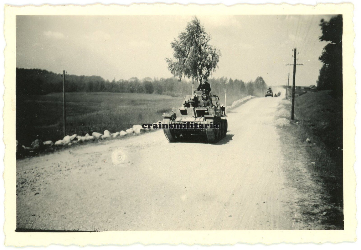 Orig. Foto Panzer 38 (t) Tank mit 12.PD Wappen in Weissrussland Litauen 1941
