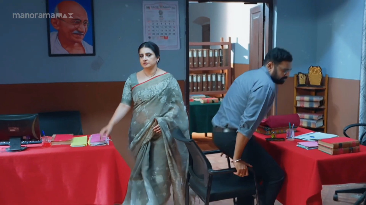 Sujitha sexy navel through transparent saree mp4 snapshot 01 00 428