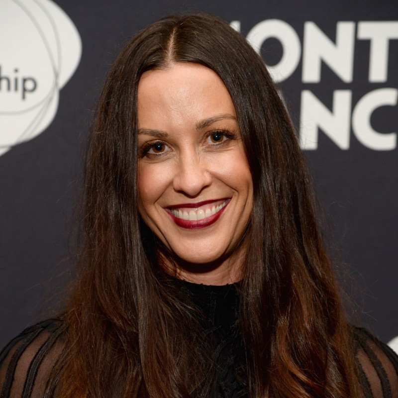 Sheryl Crow vs Alanis Morissette Alanis-Morissette-Talks-Unschooling-200604-gfhutqvpii