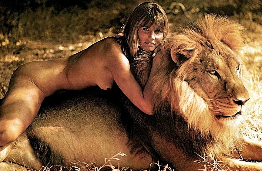 SUSAN-BACKLINIE-PENTHOUSE-FOTOR.jpg