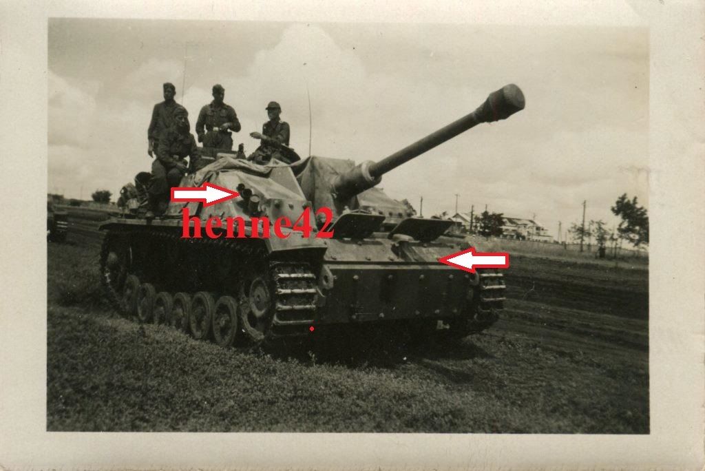 Foto Sturmgeschütz III mit Seitenschürze mit unb