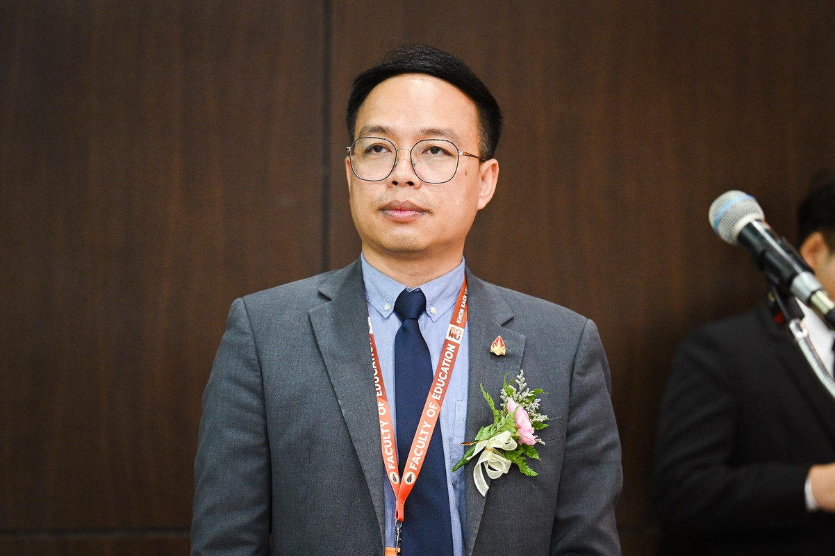 รศ.ดร.อิศรา ก้านจักร คณบดีคณะศึกษาศาสตร์