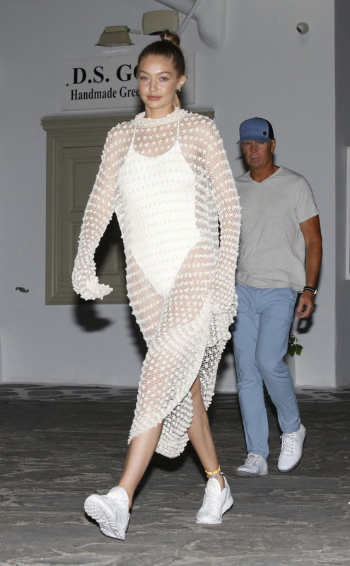 gigi-hadid-at-bobonier-club-on-mykonos-island-06-29-2018-7