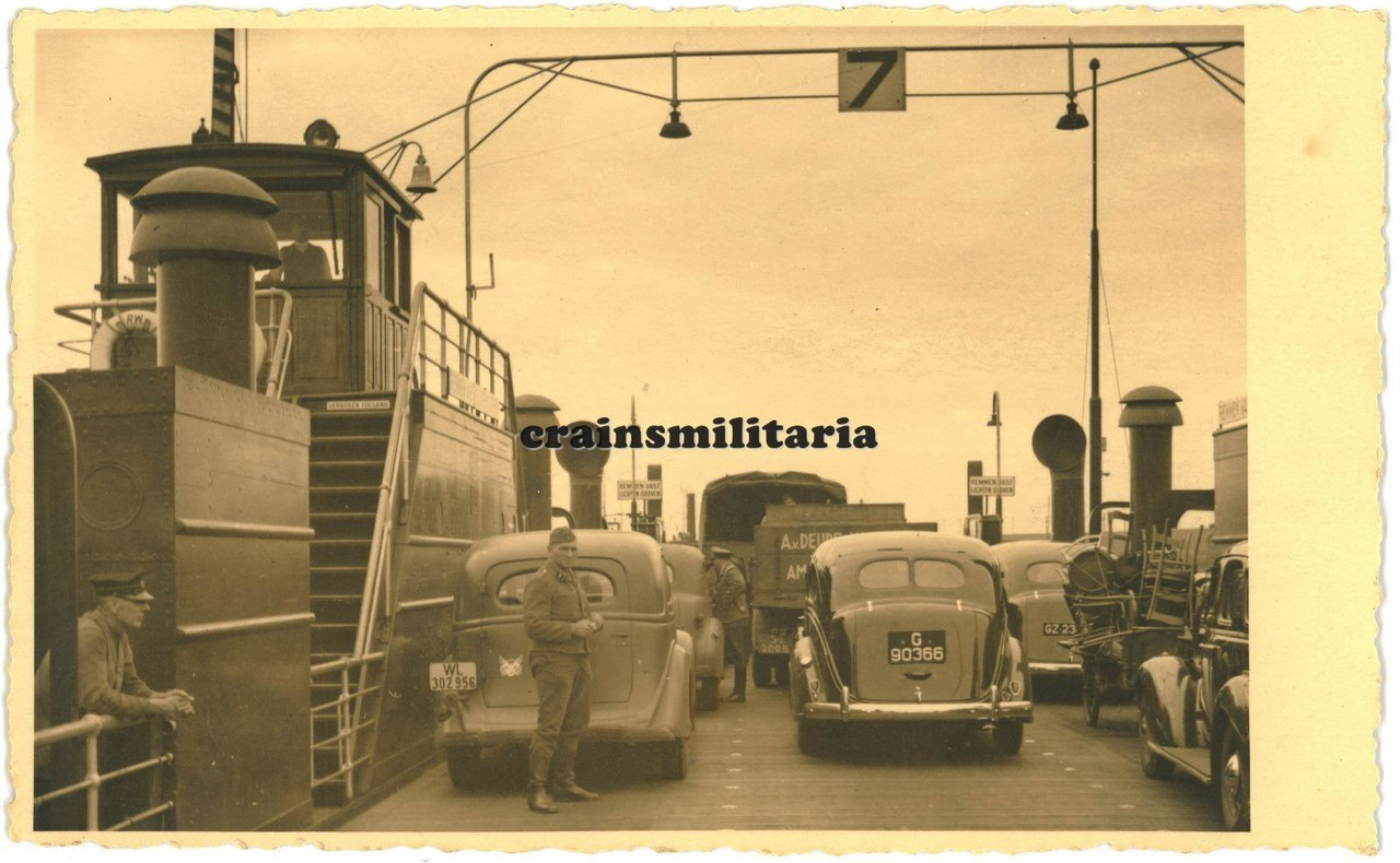Orig. Foto Luftwaffe Beute Pkw m. Wappen auf Fähre Schiff Boot in Holland