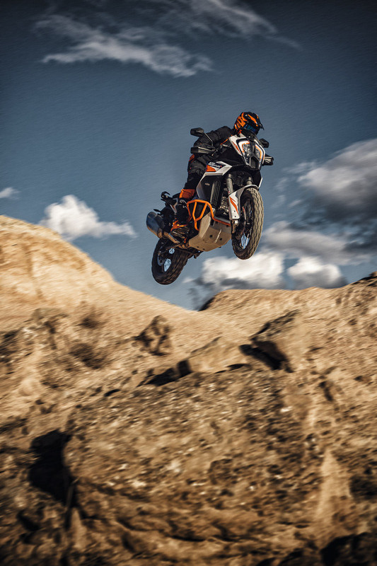 2022-ktm-1290-super-adventure-r-first-lo