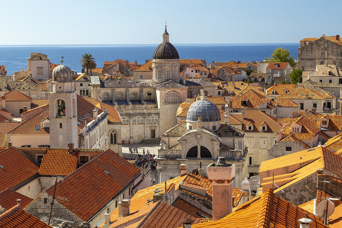 yellow-dubrovnik-5214286-1280.jpg