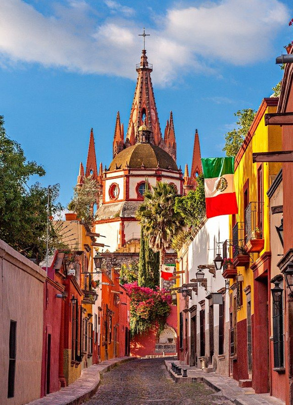 TIENE SAN MIGUEL DE ALLENDE UNA DE LAS CALLES MÁS BONITAS DEL MU