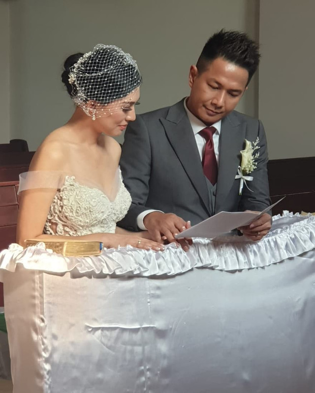 Pemberkatan pernikahan Delon Thamrin dan Aida Chandra telah dilakukan di gereja Katholik kawasan Salemba, Jakarta Pusat pada Jumat (8/11/2019). Sedangkan resepsinya digelar di Hotel Grand Hyatt, Thamrin, Jakarta Pusat pada Minggu, (10/11/2019).