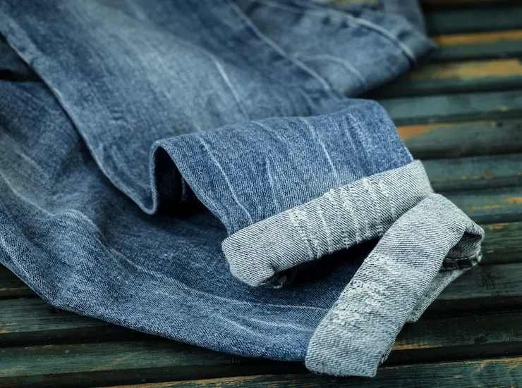 The 90s Wave: Jeans Enter the Scene