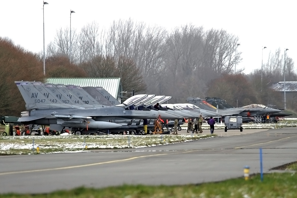 183_F-16C_USAFE_89-2047 ∕ AV_510 FS   F-16C_USAFE_88-0443 ∕ AV_510 FS   F-16C_USAFE_89-2057 ∕ AV_510