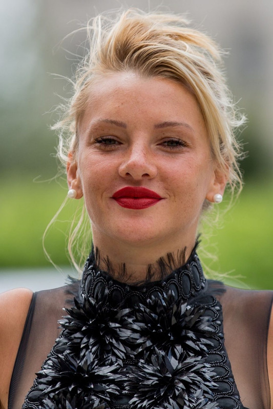Evelyn-Burdecki-UpskirtSTARS.com-3-1024x1536 (8)