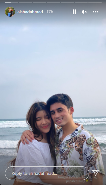 Alshad Ahmad dan Tiara Andini liburan ke pantai