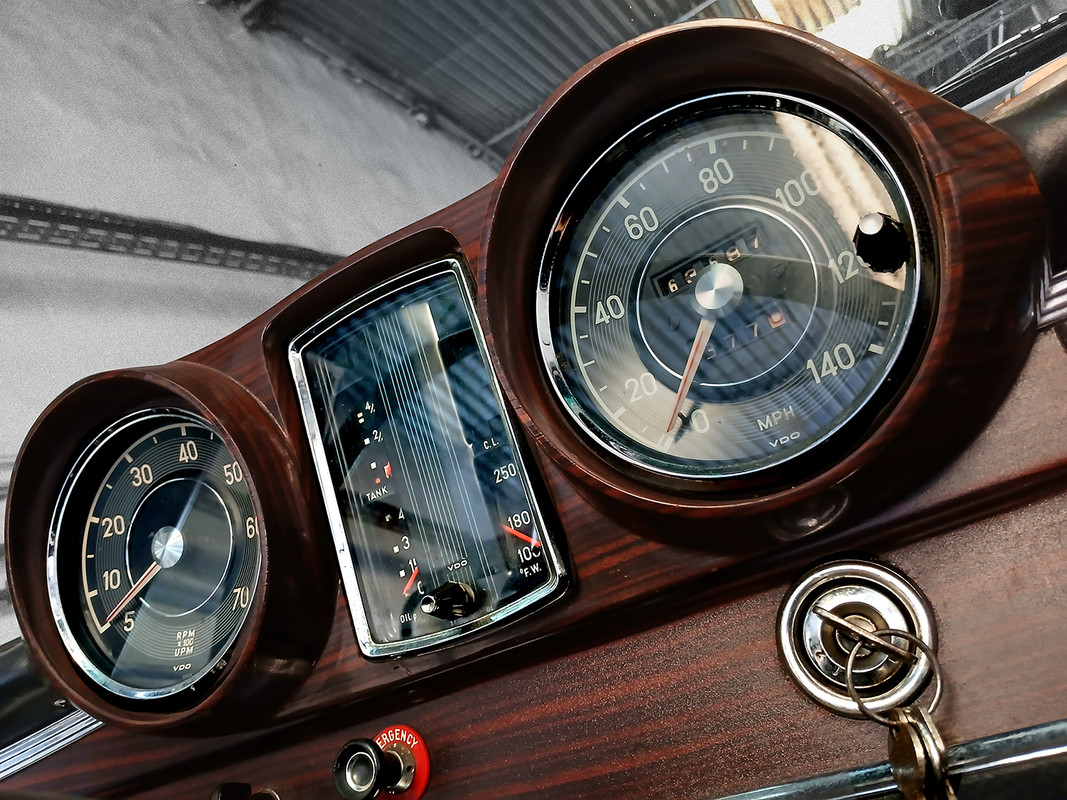MERC_W112_250SE_EA2409-10
