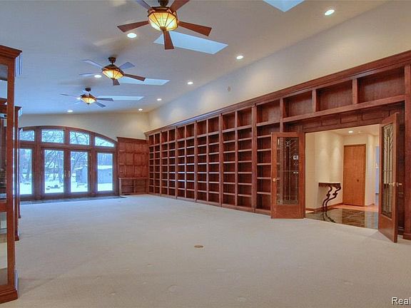 043B00D8-3BD4-46A6-AEF7-575C2B24524E