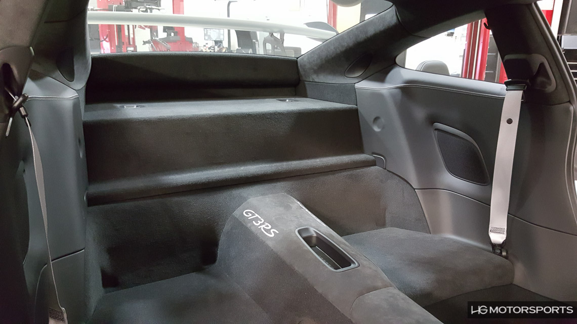 empty_porsche_991_gt3_rs_shelf