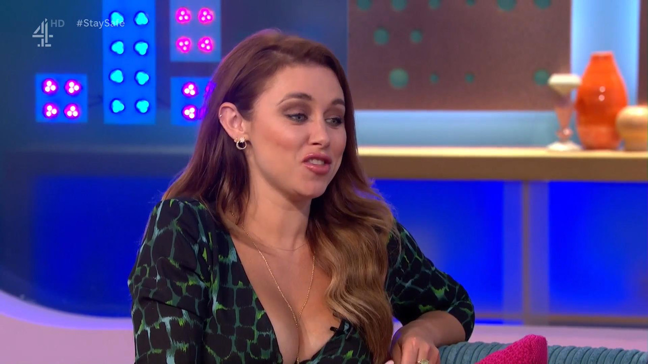 Una Healy 160820.mp4_snapshot_02.53_[2020.08.16_21.47.24]