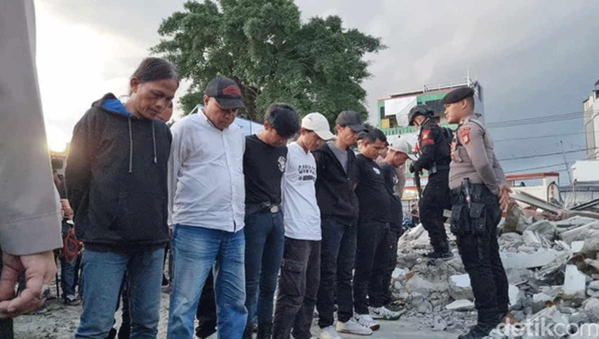 Kepala Daerah Lawan Ormas