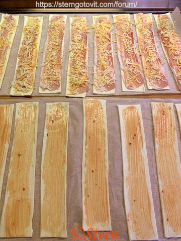 Слойки с сыром и беконом