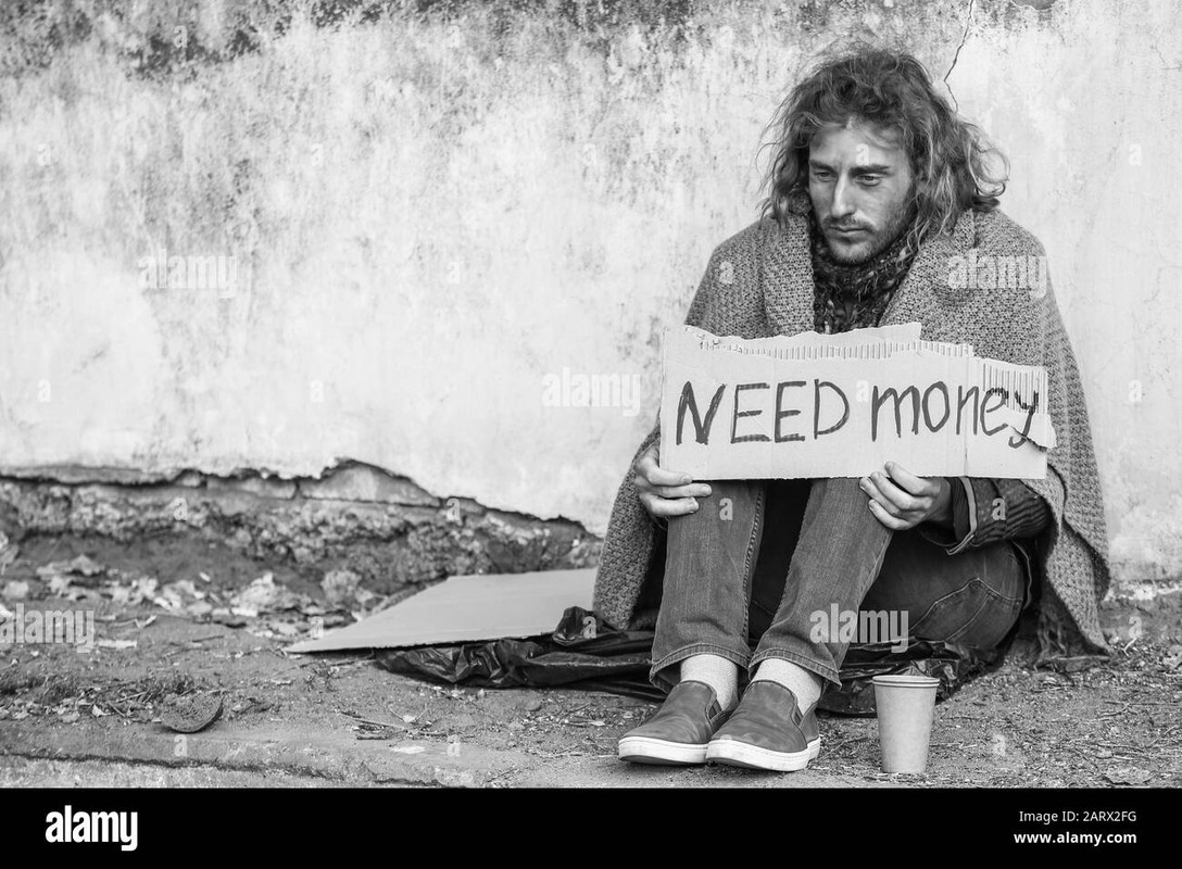 black-and-white-portrait-of-poor-homeless-man-outdoors-2ARX2FG