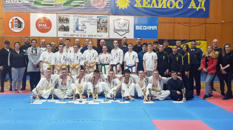 16 медала от Национлани първенства по карате за АСКК Тракия