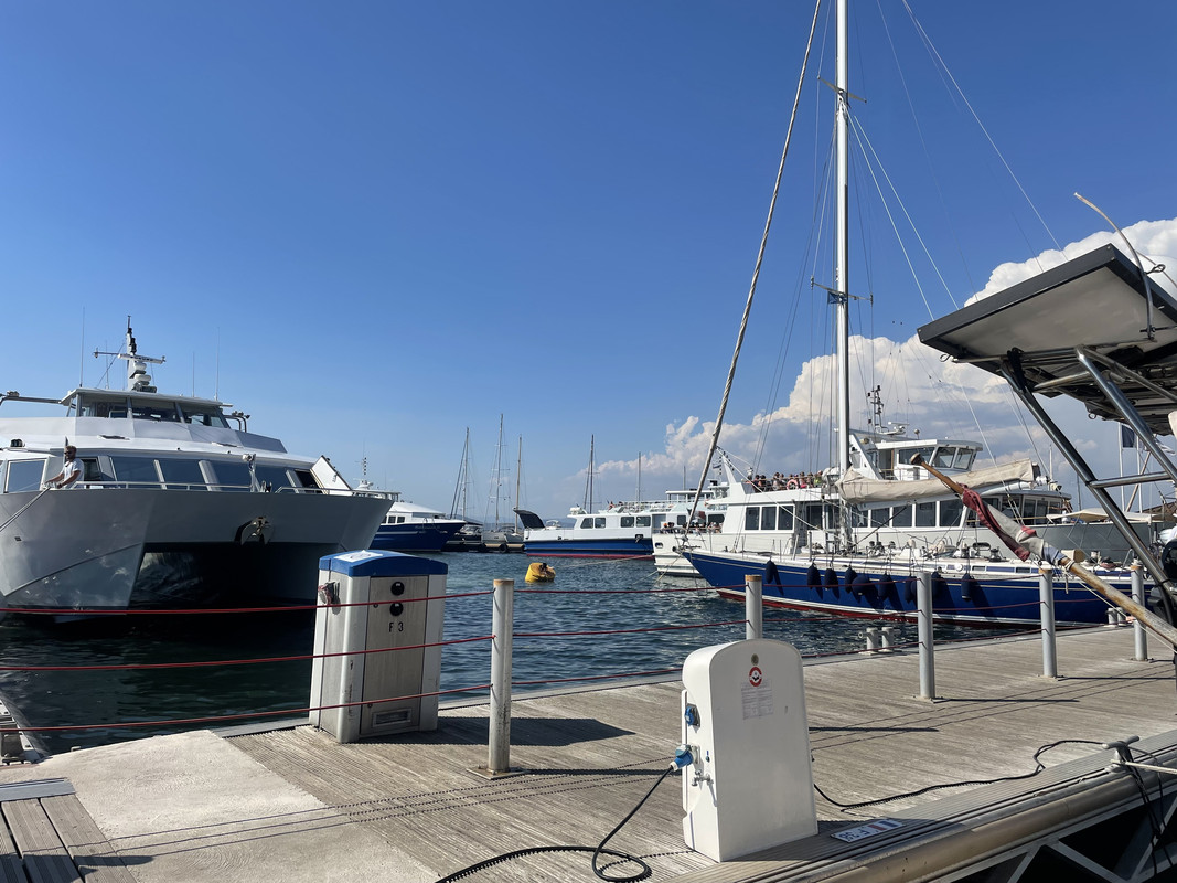 DCD4E584-F52D-4CD8-81AD-E2F43330271D