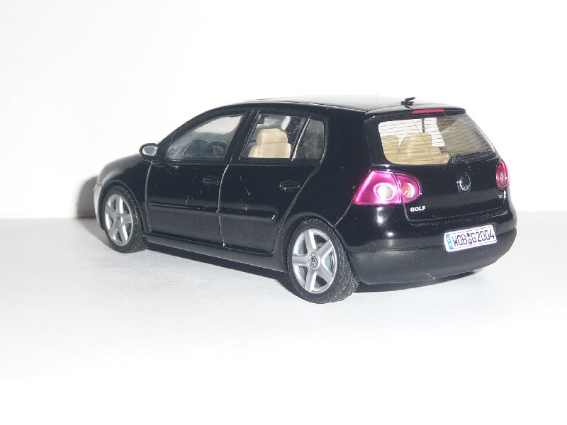 VW Golf4 b Autoart   (2)