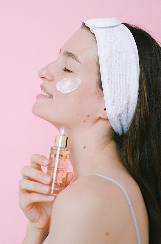 a woman using humectants ingredeints on her face to make her skin soft, supple and hydrated . 