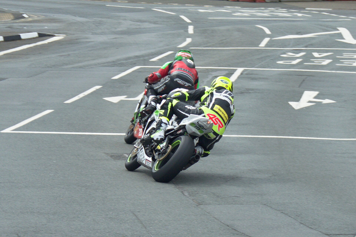 Vmax Tour 2019 au TT à l'île de Man R-DSC9761