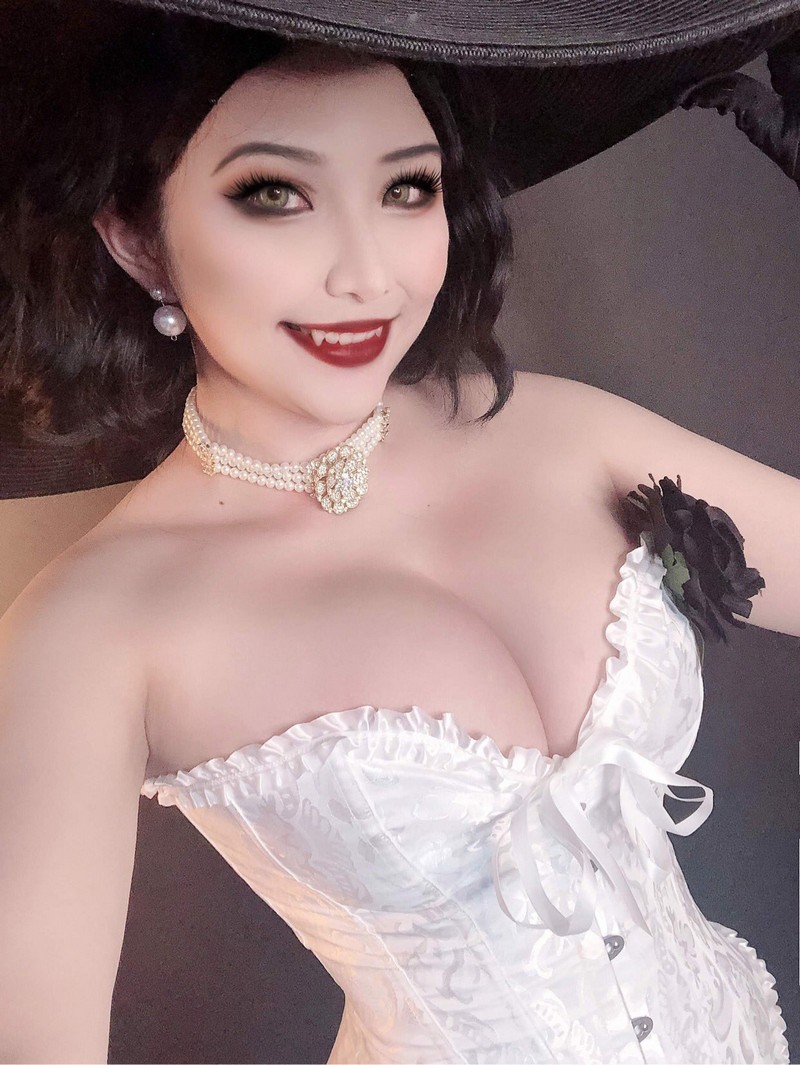 Hana Bunny 蒂米特雷斯库夫人 Cosplay写真｜Resident Evil Lady Dimitrescu 高清图集[16P-15.7M]插图5
