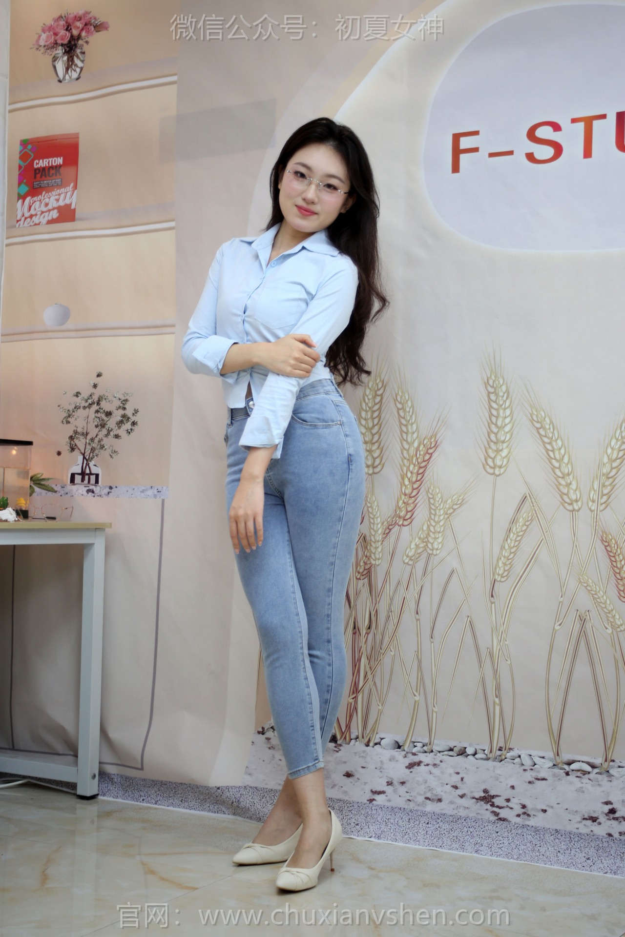 夏小小nude《初夏女神》写真，室内的，清新与优雅的双重享受插图2