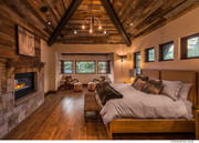 Master Bedroom (Upstairs)