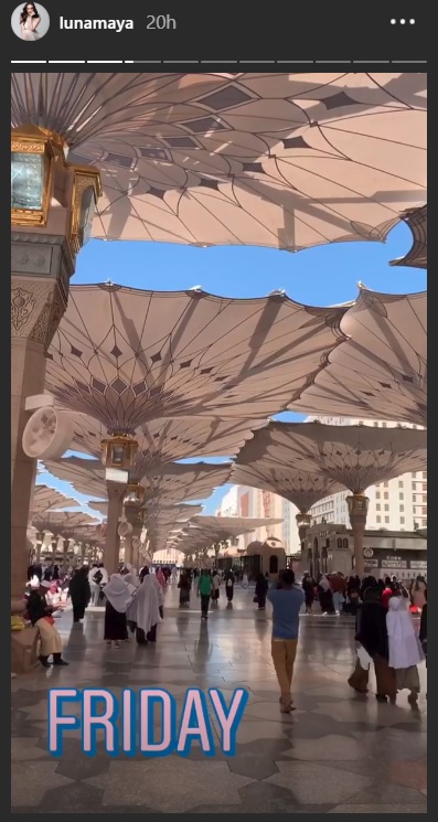 Luna Maya menunaikan ibadah umrah di Tanah Suci