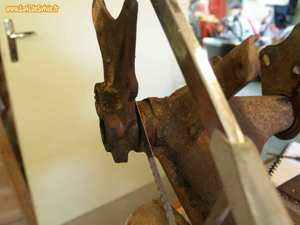 depose-palier-interne-train-arriere-4l-03