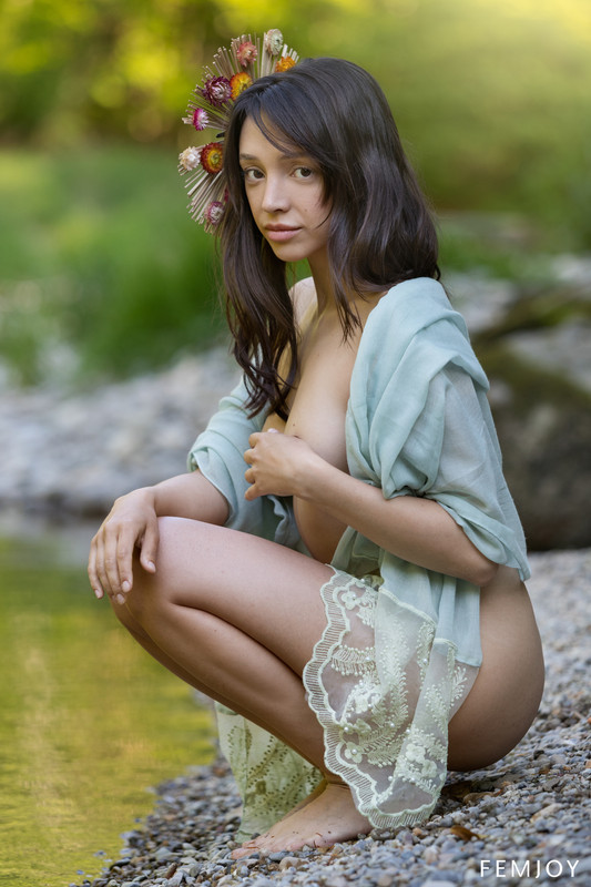 Olivia Linz Ufer 0002