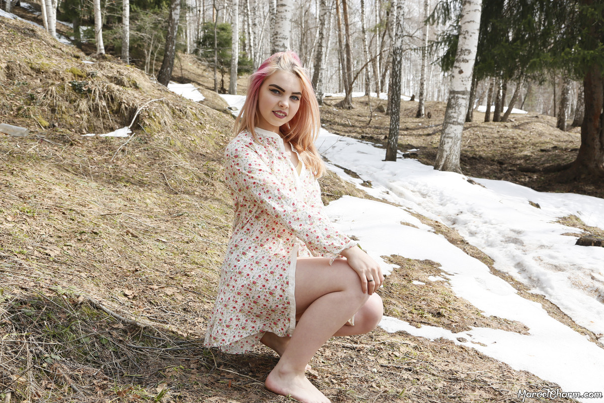 MarvelCharm_Rebecca-Outdoor-Peeks-008