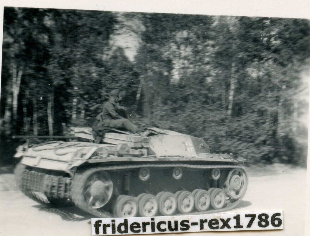 H11 Foto Ostfront StuG Sturmgeschütz Sturmartillerie Panzer Frontfahrt HKL