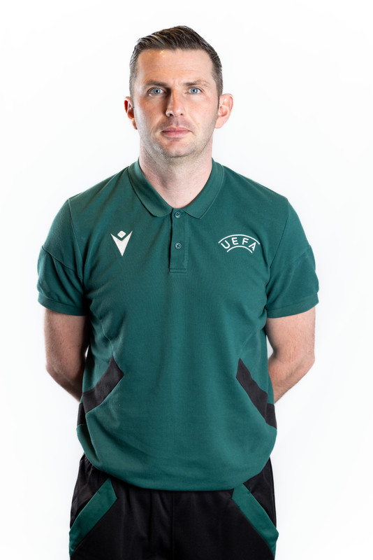 Michael Oliver Headshots Arms Down 250010114