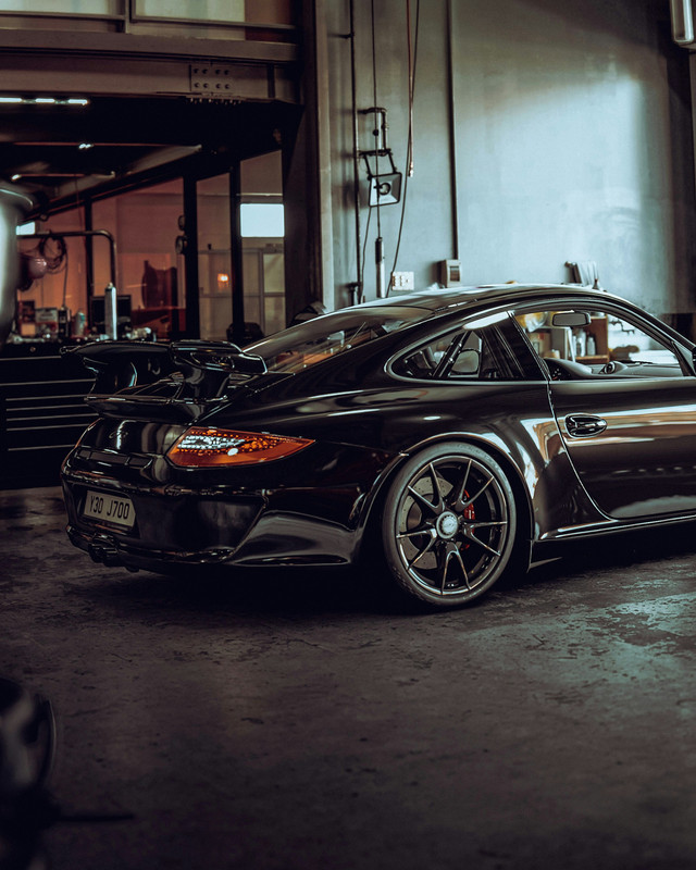 Porsche 911 en garaje