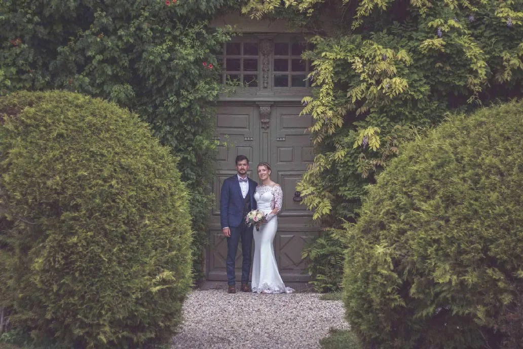 Imaginez-vous, fraîchement mariés, prêts à prolonger la magie de votre mariage. Les souvenirs de votre grand jour sont encore vifs dans votre esprit, et vous voulez les conserver précieusement.