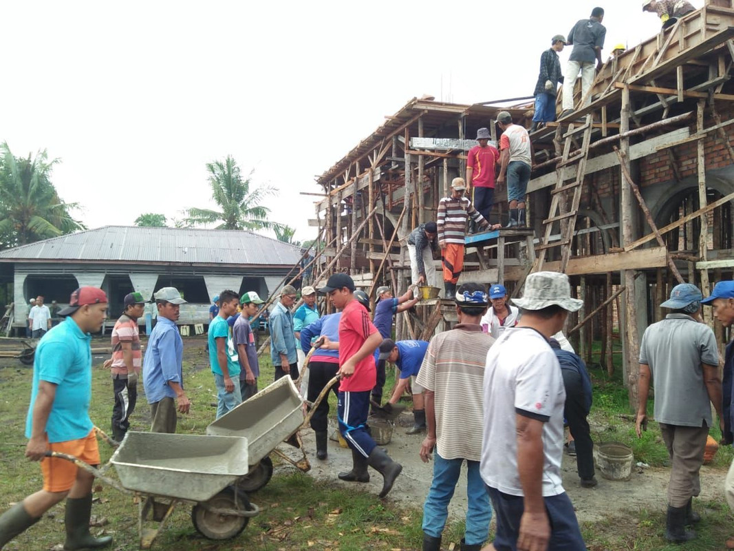 Masyarakat Desa Sungai Anak Kamal Gotong Royong Bangun Masjid Miftahul Jannah