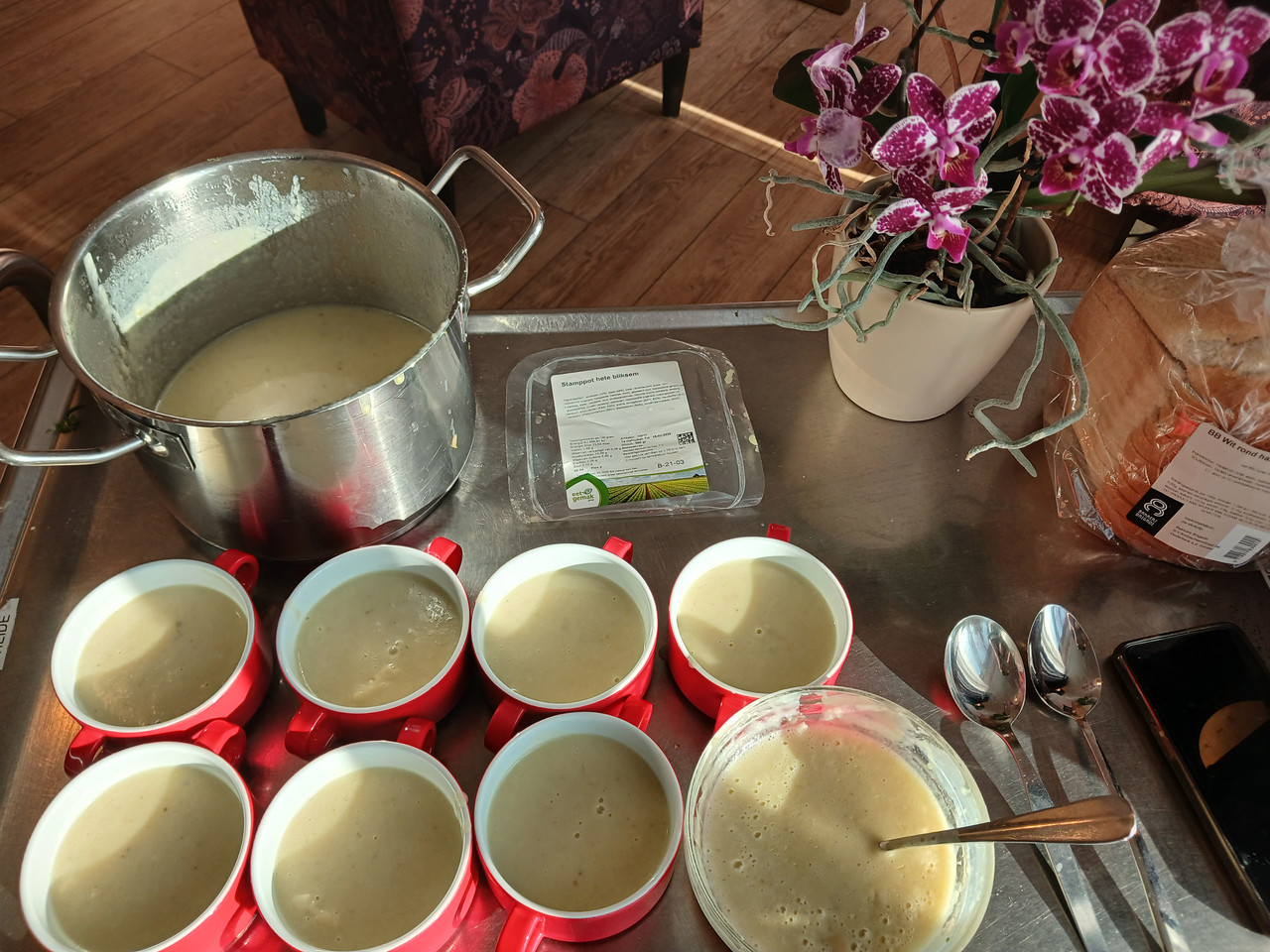 [Image: LVEG-HETE-BLIKSUM-CHAMPIGON-ROOMSOUP-BIESL20260124.jpg]