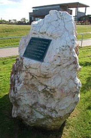 https://i.postimg.cc/BZD87HY3/170px-RAF-Fauld-Explosion-memorial.jpg