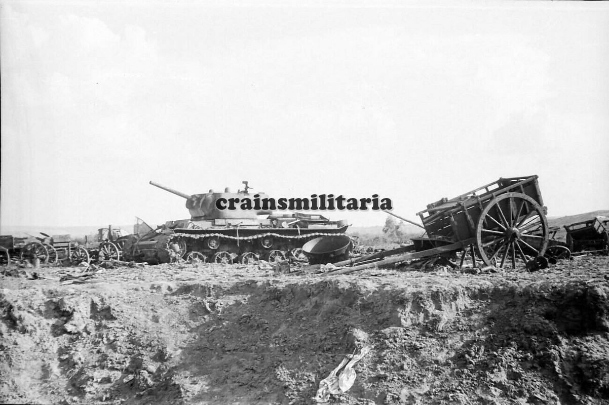 Foto zerstörte russische Beute Panzer Tank in Russland 1941