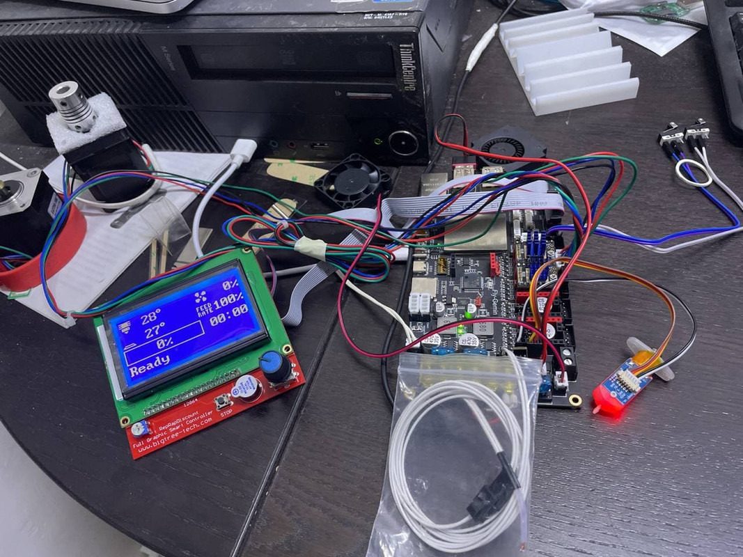 плата на столе