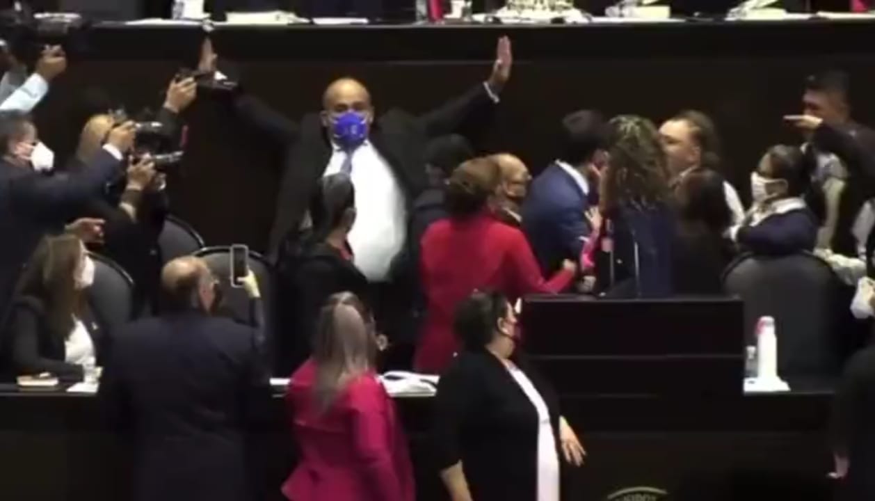 Morena, PT y PAN se pelean por diputados señalados de violación