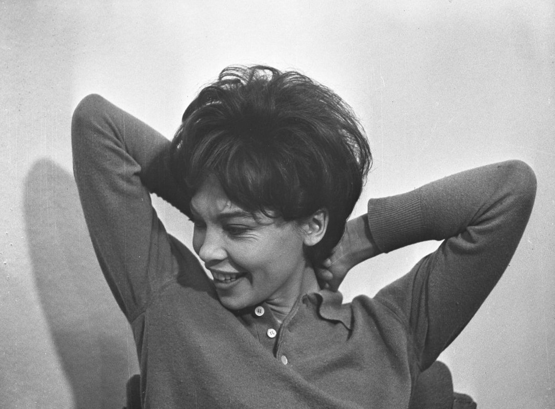 leslie_caron_mc38