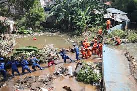 Tanggul Baswedan Ambruk di Jakarta Barat