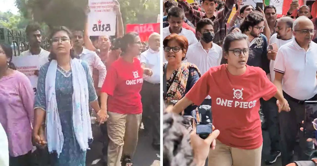 ব্যারিকেড সরিয়ে এগোচ্ছে মিছিল, থমথমে দিল্লি
